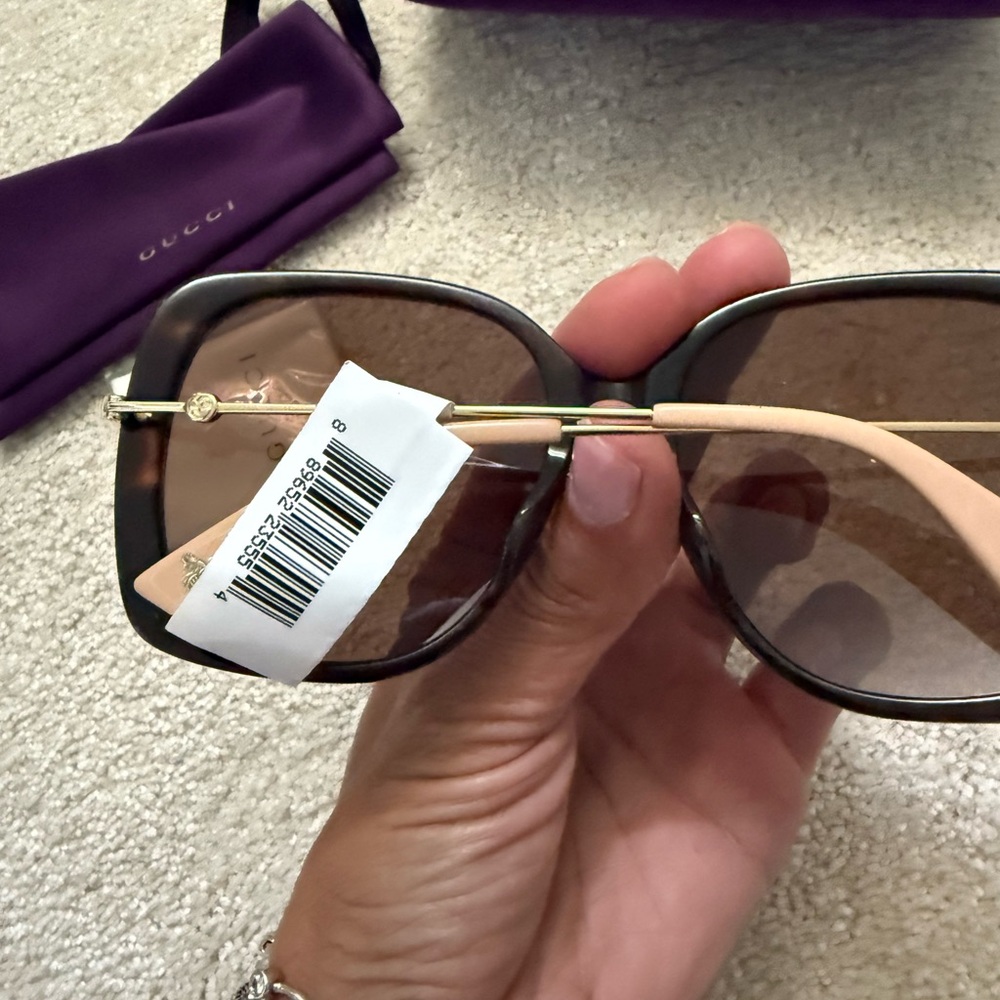 Gucci Elegant Brown Sunglasses - Picture 2 of 7